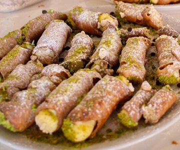 Taormina: Clase de Cocina de Cannolo con Certificado de Aprovechamiento