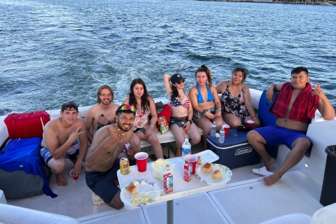 Miami Beach: Private Yacht Trip with Champagne Miami Beach: Private Yacht Trip with Champagne (2 HOURS)