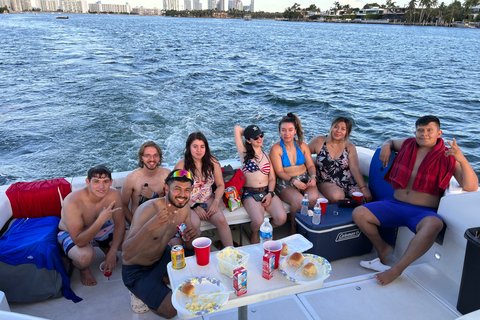 Miami Beach: viaje en yate privado con champánTour de 2 horas