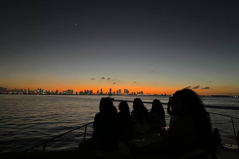 Miami Beach : excursion en yacht privé avec champagneVisite de 2 heures