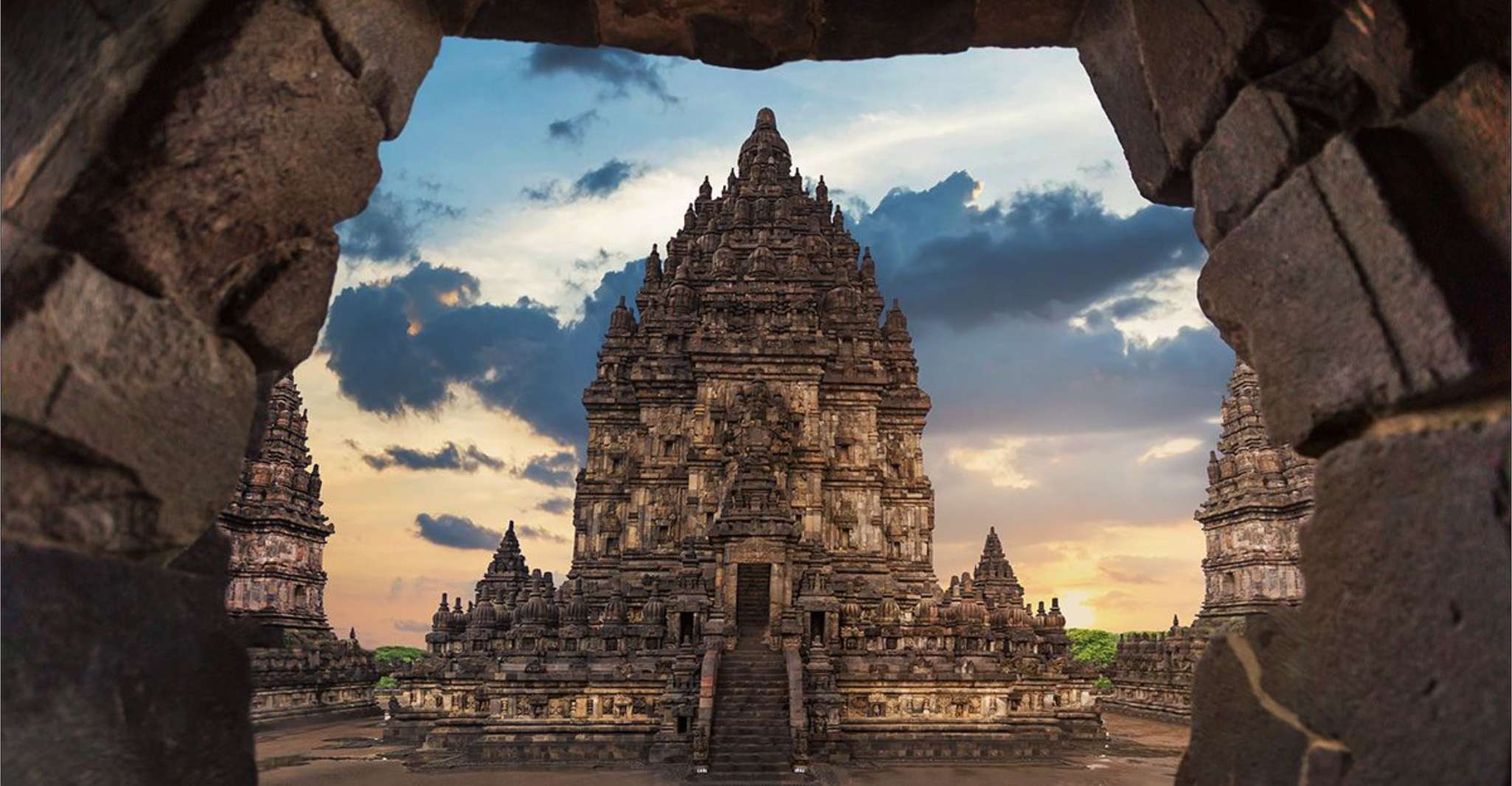 Yogyakarta, Borobudur Climb-up & Prambanan Temple Day Tour - Housity