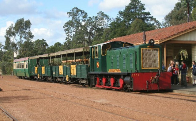 Visit Dwellingup Guided Hike and Scenic Train Ride with Lunch in Los Angeles