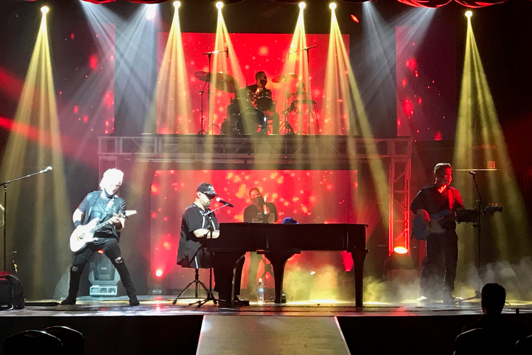 Las Vegas: Piano Man by Kyle Martin Live Show Tickets Middle Seating