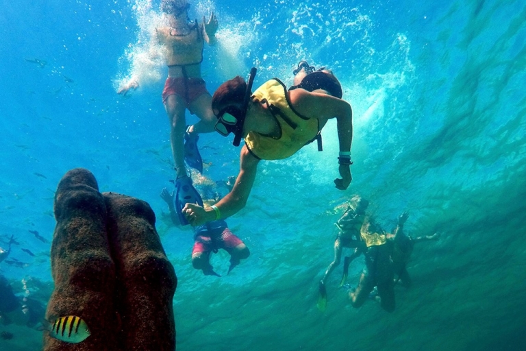 Cancun: Niesamowita wycieczka łodzią z rurkąCancun: rejs łodzią z rurką w podwodnym muzeum w Cancun