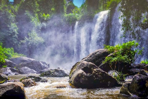 Siem Reap: Kulen Mountain Waterfall & Beung Mealea Temple