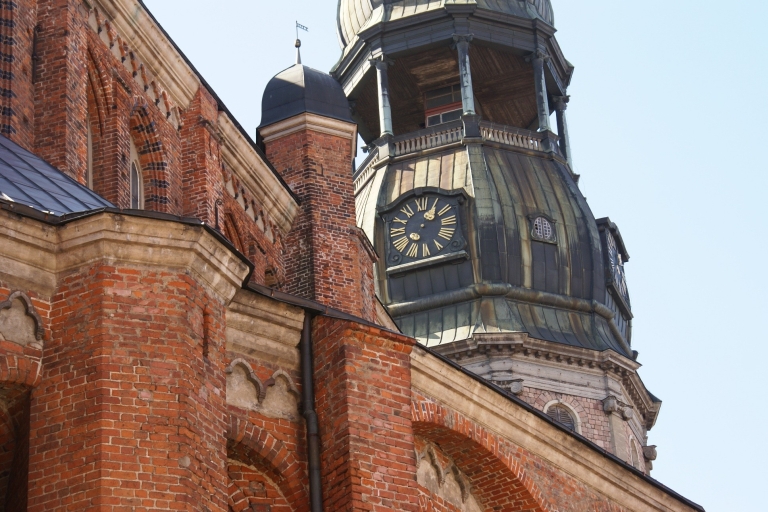 Riga: recorrido a pie antiguo y nuevoRiga: recorrido a pie antiguo y nuevo con degustación de bálsamo negro