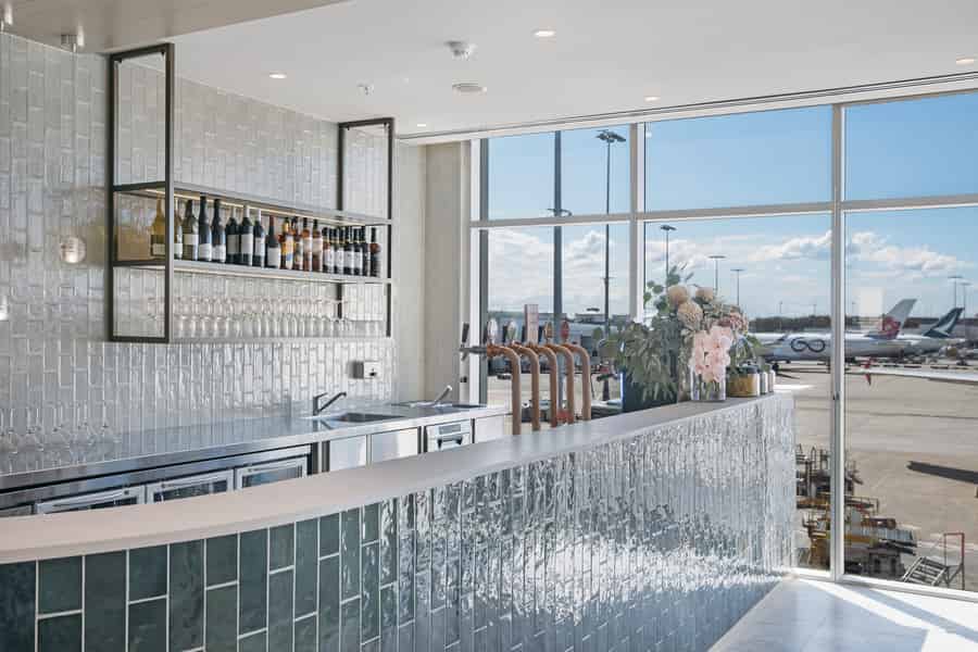 Flughafen Sydney (SYD): Lounge-Zugang mit Speisen und Getränken. Foto: GetYourGuide