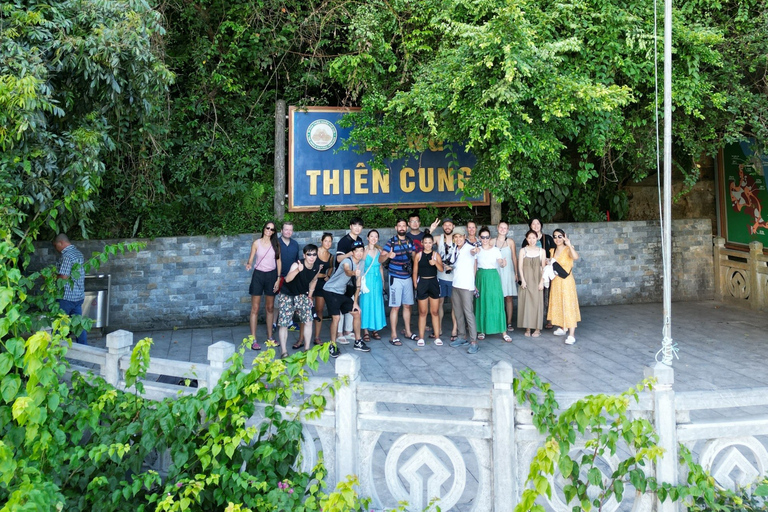 Hanoi: Inseln & Höhlen Ha Long Kreuzfahrt mit Mittagessen & KajakfahrenAb Halong: Halbtages-Kreuzfahrt