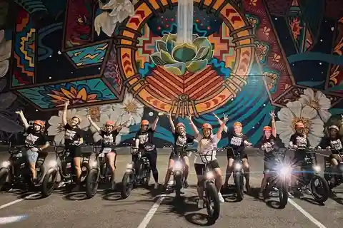 Dallas: Downtown Guided Sunset Electric Bike Tour