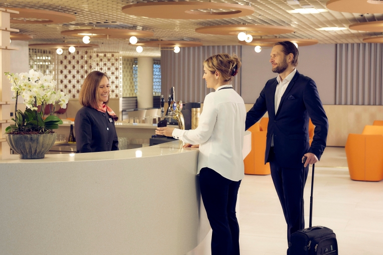 Lotnisko Helsinki-Vantaa: wstęp do poczekalni PremiumLotnisko w Helsinkach: wejście do poczekalni Premium – odloty