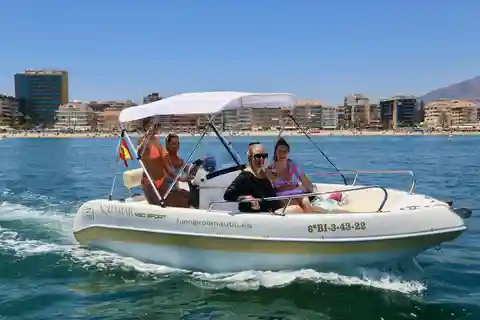 Fuengirola: aluguel de barco de 1 a 4 horas - sem necessidade de licença