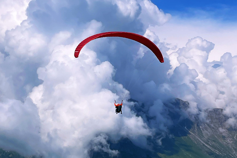 Bovec: parapendio biposto sulla valle dell&#039;IsonzoBovec: Parapendio biposto sulla Valle dell&#039;Isonzo