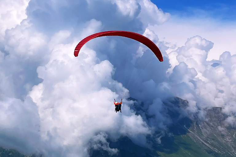 Bovec: parapendio biposto sulla valle dell&#039;IsonzoBovec: Parapendio biposto sulla Valle dell&#039;Isonzo