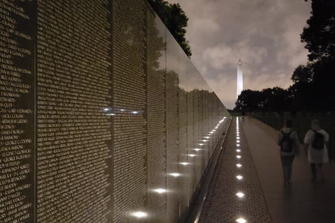 Washington DC: Monuments by Moonlight Nighttime Trolley TourTour with Departure from Union Station