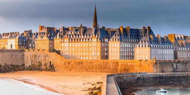 Visit SAINT-MALO GUIDED TOUR AND DISCOVERY OF THE CORSAIRE CITY in Saint-Malo, Bretagne