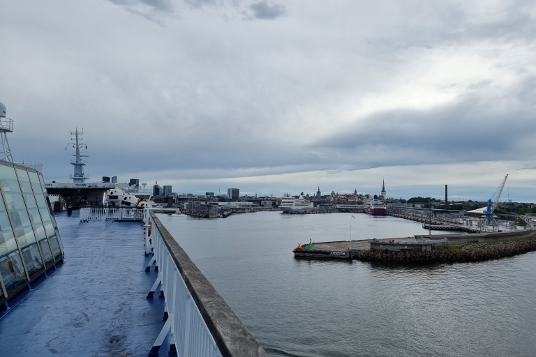 Tallinn: Geführter Tagesausflug ab Helsinki mit Fähre und VIP-WagenVon Helsinki aus: Fähre nach Tallinn & geführte Tour mit Transfers