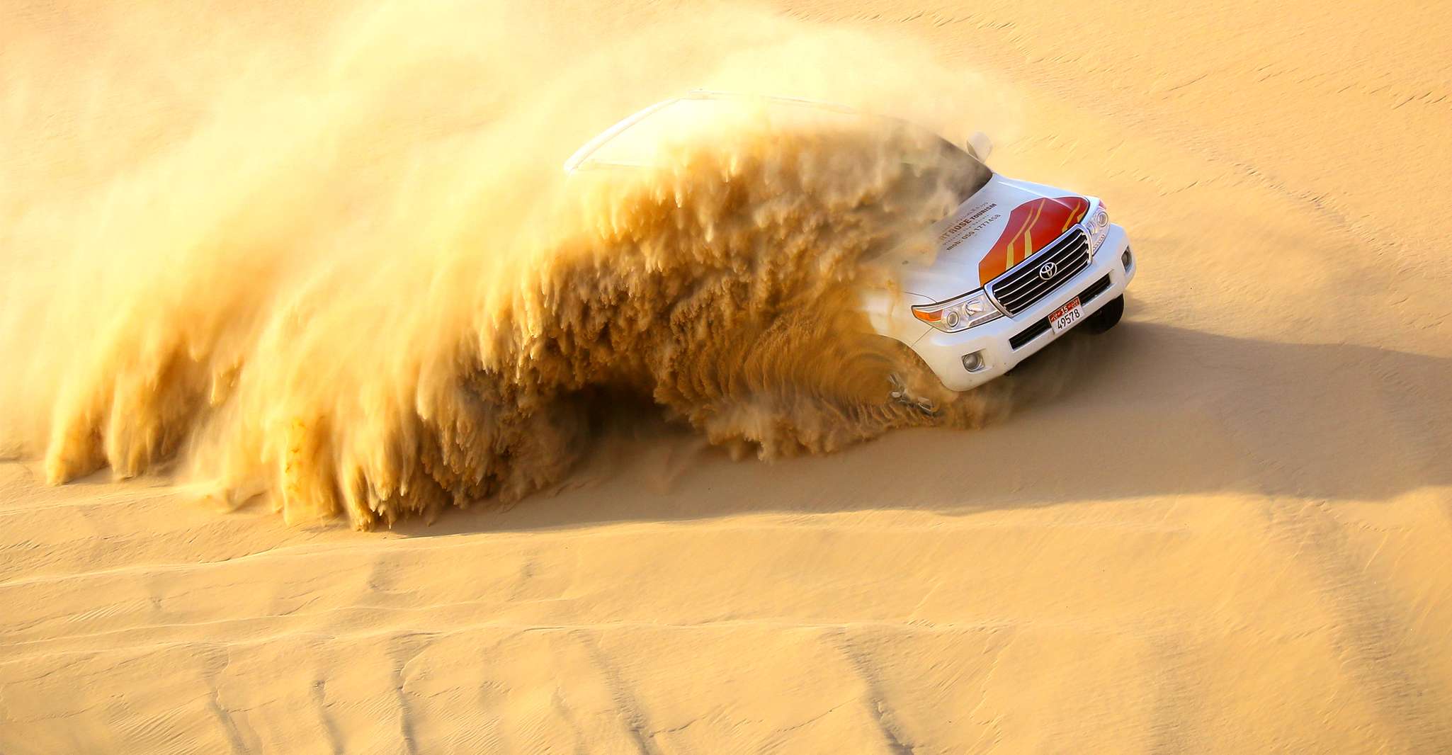 De Abu Dhabi, Dune Bashing Desert Safari - Hizvo
