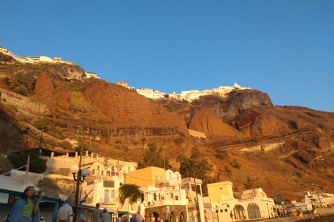 Croisière privée et entièrement personnalisable dans la caldeira de Santorin.Après-midi privé entièrement personnalisable en croisière à Santorin