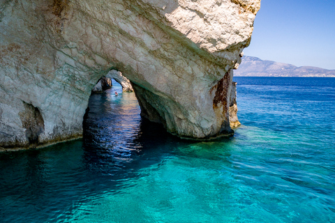 Zakynthos: Cruise to Navagio Shipwreck with swimming stops