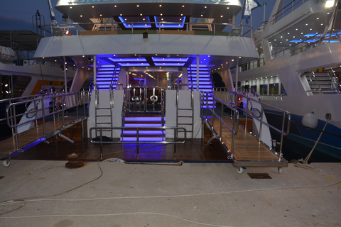 Zakynthos: Cruise to Navagio Shipwreck with swimming stops