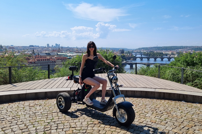 Prague : visite de 2 h en Harley Trike électrique av. guideAventure 2 h en petit groupe : 2 personnes par tricycle