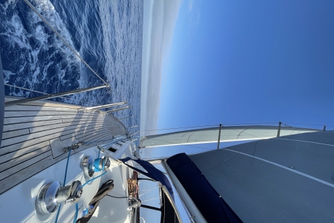 Funchal: croisière privée en voilier avec collations et plongée en apnée