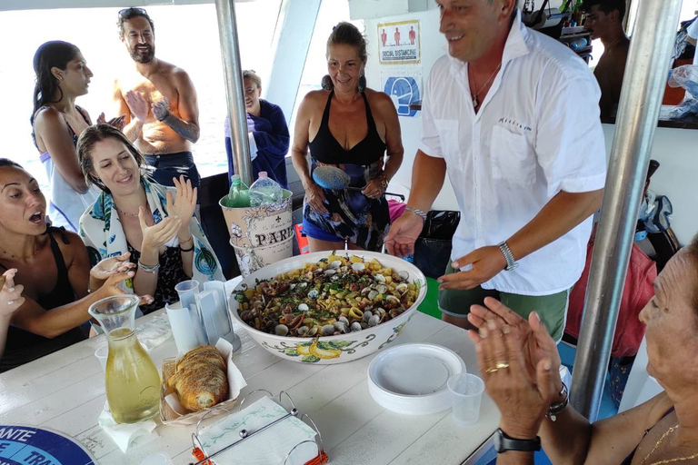 Ischia: Excursión en barco por la isla con almuerzo napolitano y snorkelIschia: tour en barco por la isla con almuerzo napolitano y esnórquel