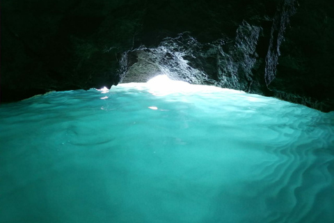 Ischia : excursion en bateau sur l'île avec déjeuner napolitain et plongée en apnéeIschia: excursion en bateau sur l'île avec déjeuner napolitain et plongée en apnée