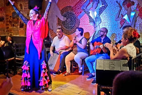 Valencia: Gourmet Meal & Flamenco Show at El toro y la Luna
