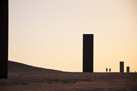 Doha: Escultura de Richard Serra, Mushroom Hill, Pista de Corrida de CamelosDoha: Escultura Richard Serra, Mushroom Hills e Zekreet Fort