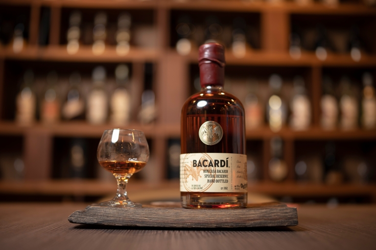 San Juan: Casa Bacardi Distillery Rum Tasting Tour with Chocolate Pairing