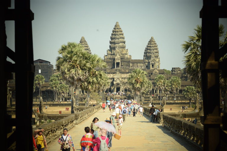 Wschód słońca w Angkor Wat, słynnym miejscu światowego dziedzictwa w Kambodży