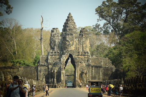 Wschód słońca w Angkor Wat, słynnym miejscu światowego dziedzictwa w Kambodży