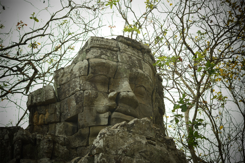 Wschód słońca w Angkor Wat, słynnym miejscu światowego dziedzictwa w Kambodży