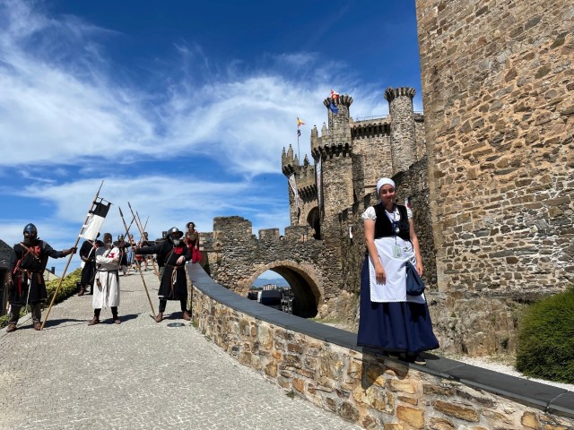 Visit Ponferrada City & Castle of the Templars Private Tour in Villafranca del Bierzo