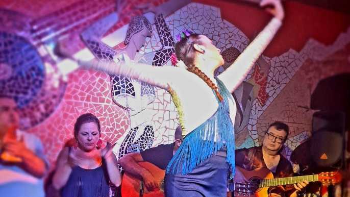 Valencia: Espectáculo Flamenco en El Toro y La Luna con una copa