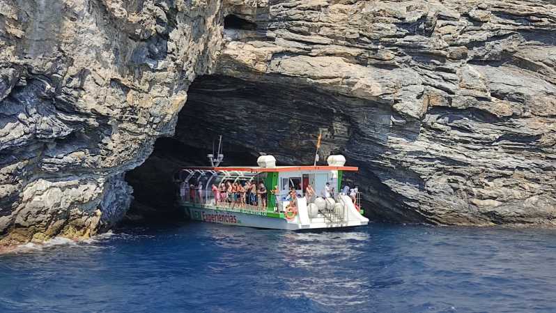 Da Roses: tour in barca con fondo di vetro di Cap Norfeu e grotta di Tamariu