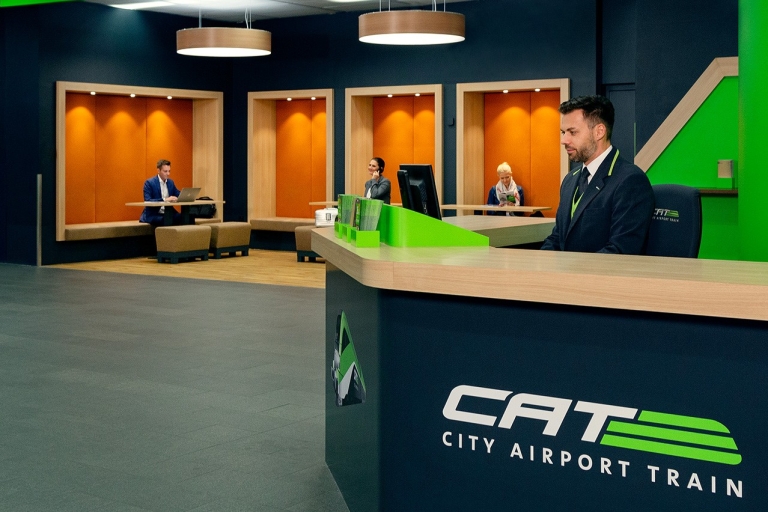 Pociąg CAT relacji lotnisko w Wiedniu – Wien MittePociąg CAT relacji lotnisko – Wien Mitte (w obie strony)