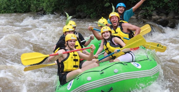 La Fortuna: Class V White Water Rafting with Safety Kayakers