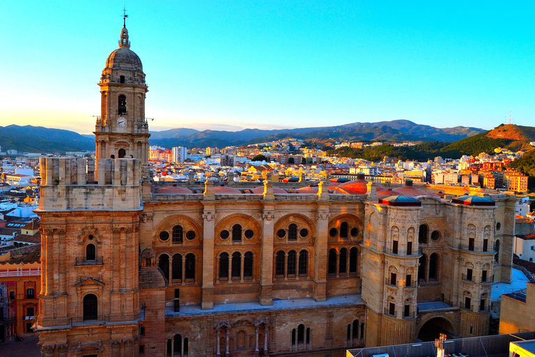 Málaga: Stadtrundgang mit Tapas-VerkostungMálaga: Geführte Tapas-Wanderung mit Verkostung