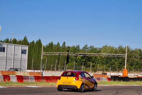 Milaan: Alfa MiTo Touring Race Car Drive met les