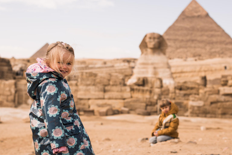 Vanuit Hurghada: dagtrip door Caïro met gedeelde bus EliteGedeelde piramides, museumtour en lunch