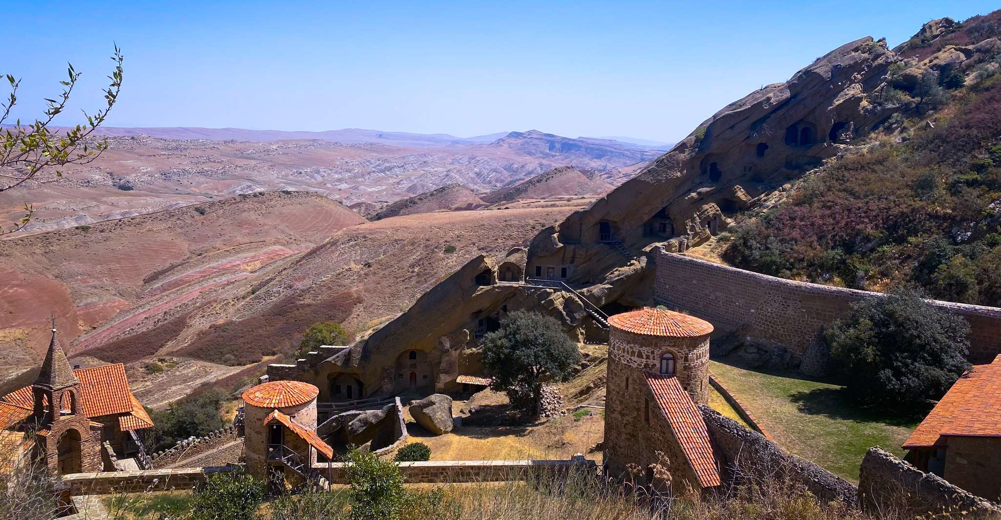 来自Tbilisi，Rainbow Mountain和David Gareja修道院旅行 - Housity