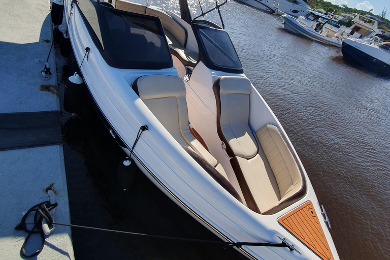 Búzios: Speedboat tour of 2 islands and 11 beaches