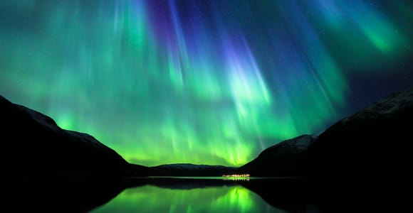 Tromsø: Northern Lights Chase in a Small Group with Photos