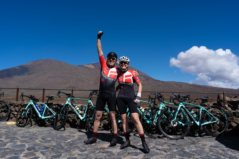 El Teide: Ruta ciclista de carretera de día completo los viernes