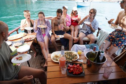 Z La Spezia: wycieczka łodzią po Cinque Terre z lunchem i winem