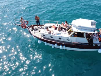 Från La Spezia: Cinque Terre båttur med lunch och vin