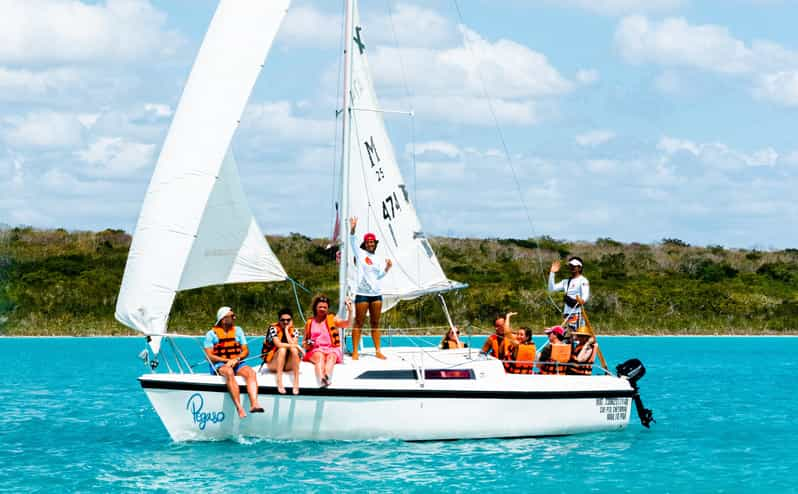 Bacalar Excursi N En Grupo En Velero Con Ba O Y Bebidas Getyourguide