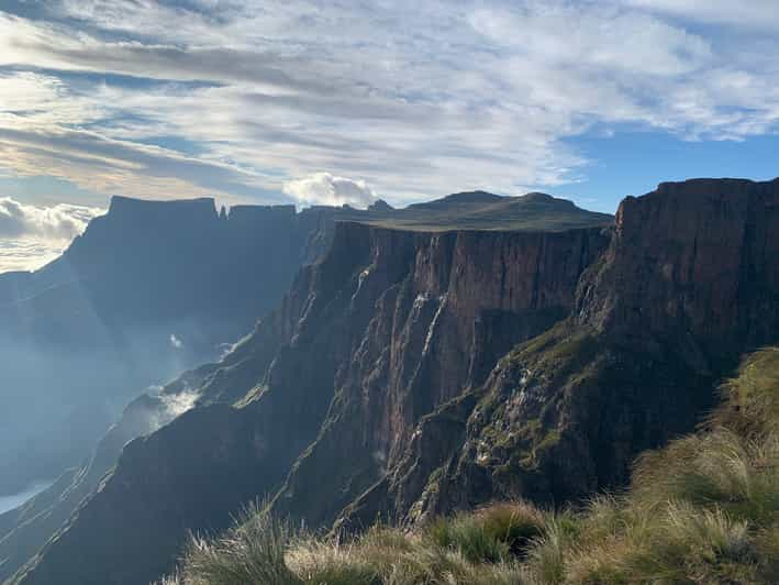 Drakensberge: Geführte Wanderung zu den Tugela Falls mit Übernachtung ...